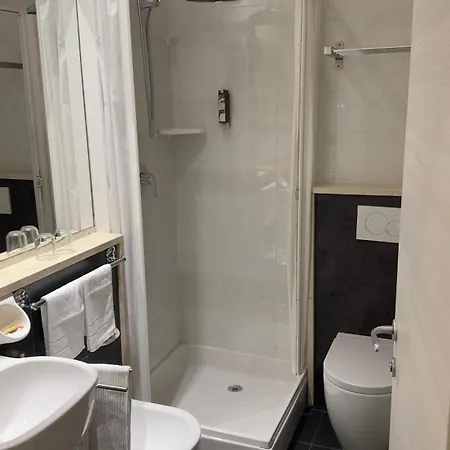 卢纳酒店 西尔米奥奈