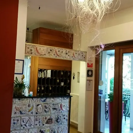 卢纳酒店 西尔米奥奈